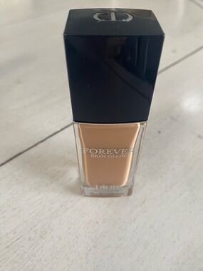 Dior Forever Skin Glow Foundation in 2 N